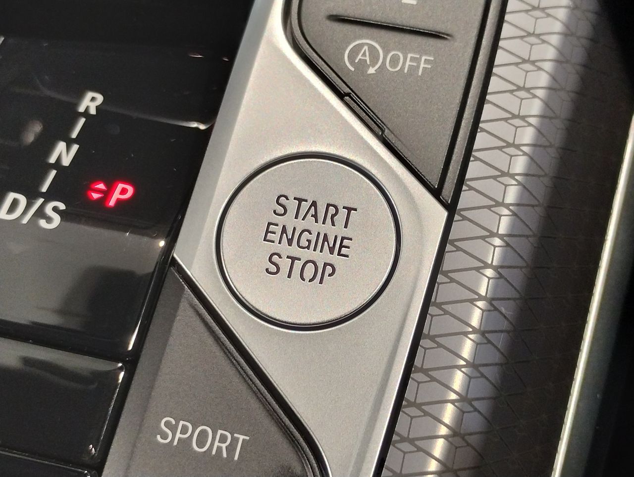 320d xDrive Berline RHD