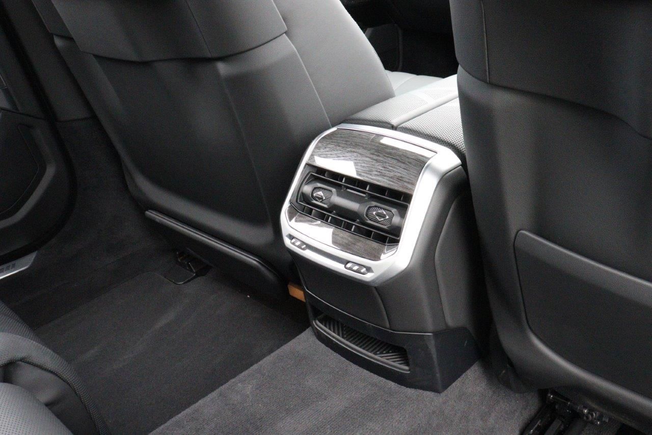 i7 xDrive60 Sedan RHD