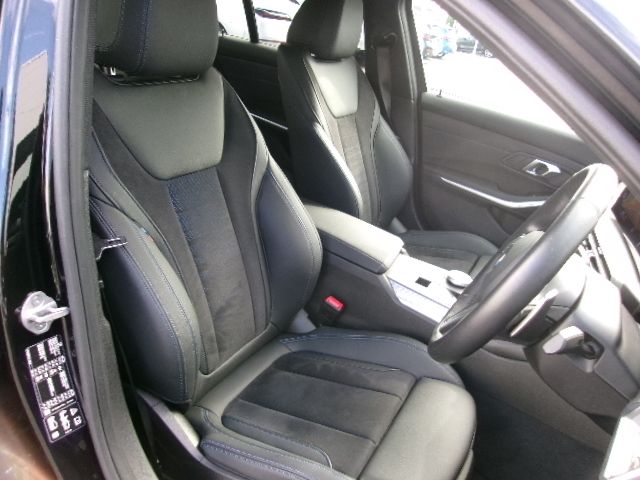 320d xDrive Berline RHD