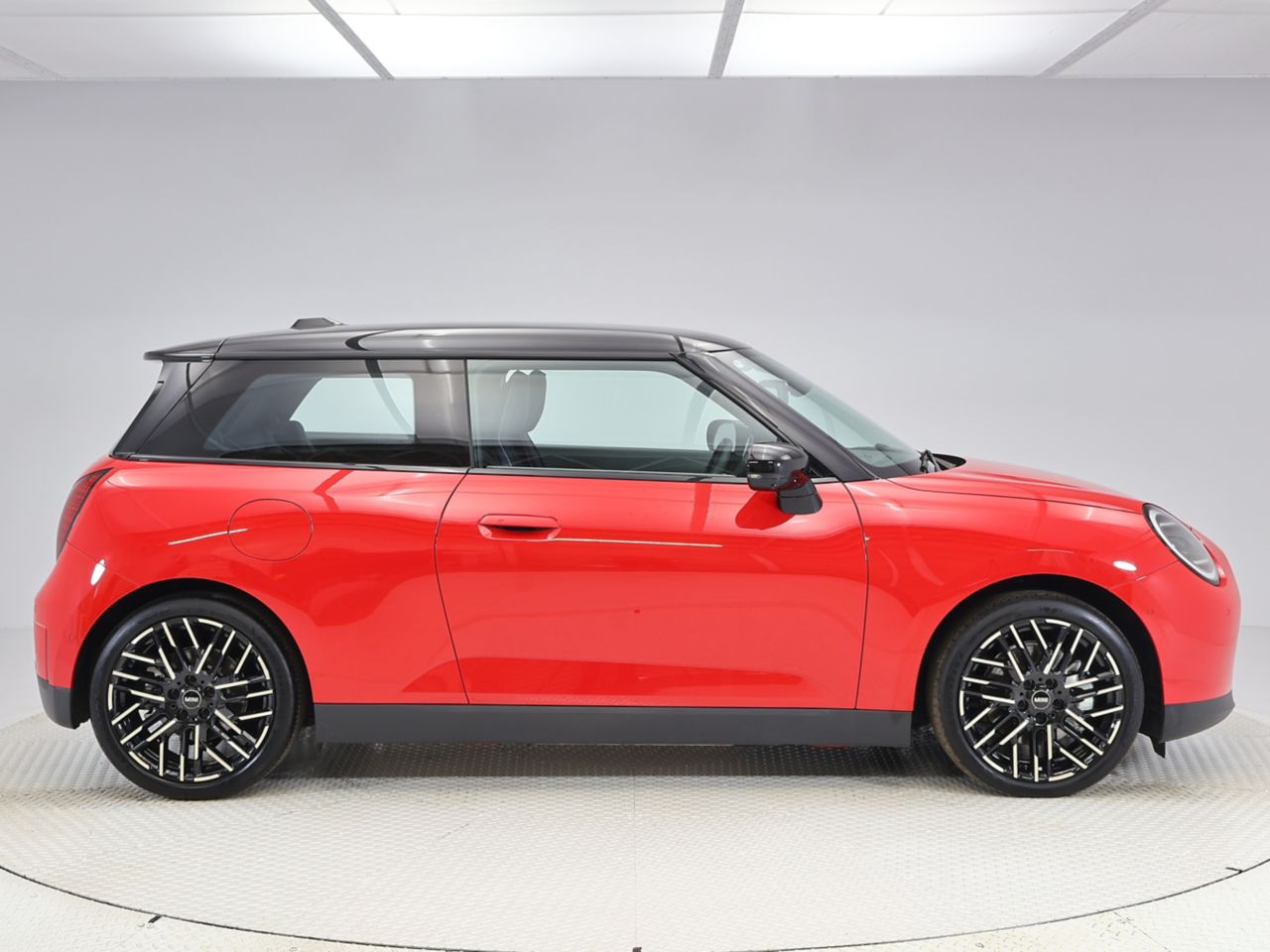 J01 MINI Cooper SE