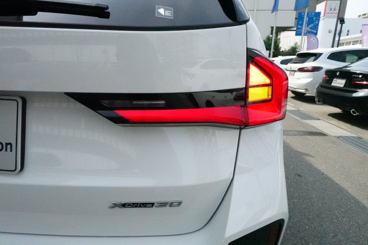 U11 iX1 xDrive30