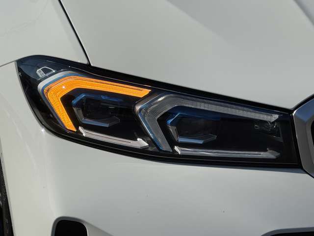 320d xDrive Berline RHD