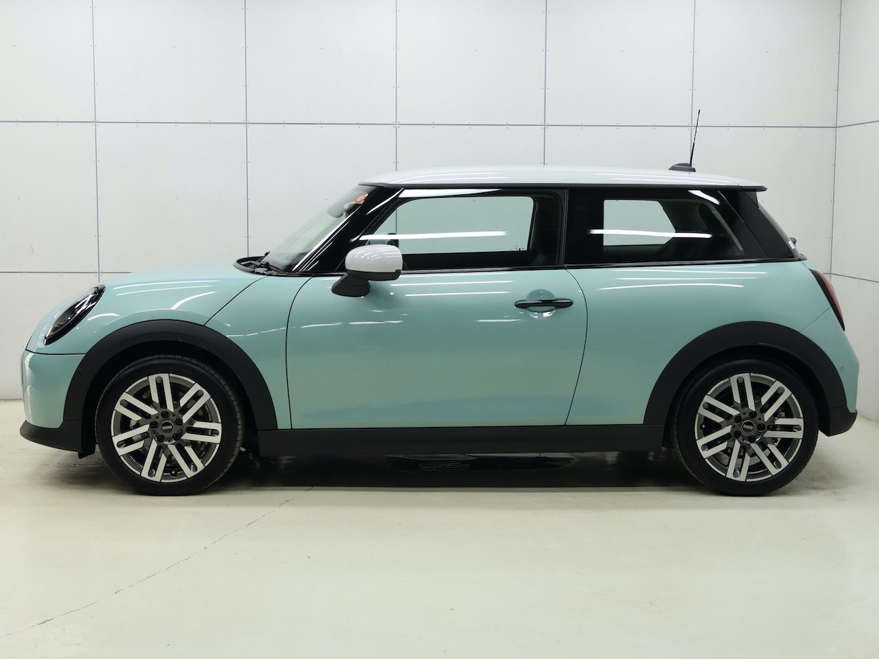 F66 MINI Cooper C 3Dr