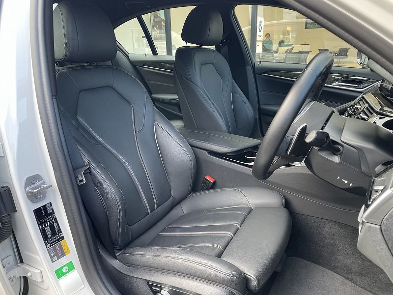 530e Sedan RHD