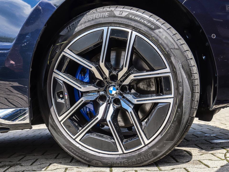 BMW 740