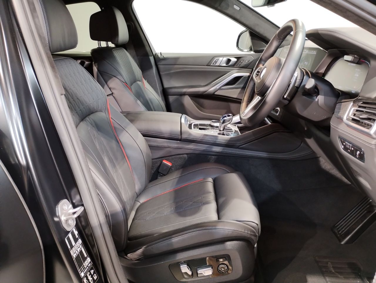 X* M50i RHD