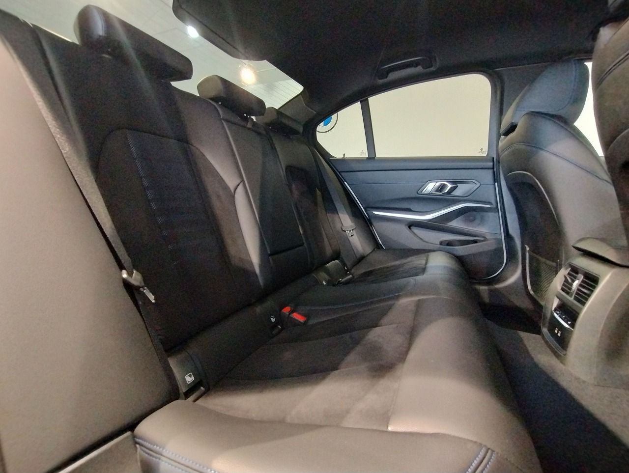 G20 330e Saloon LCI RHD MX