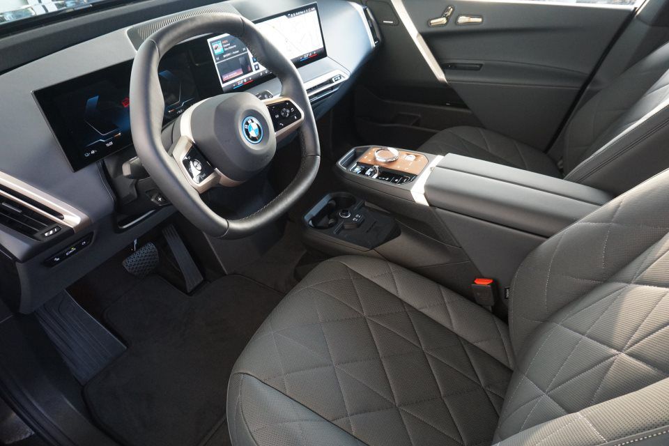 BMW iX
