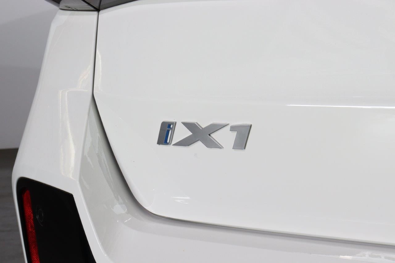 U11 iX1 xDrive30