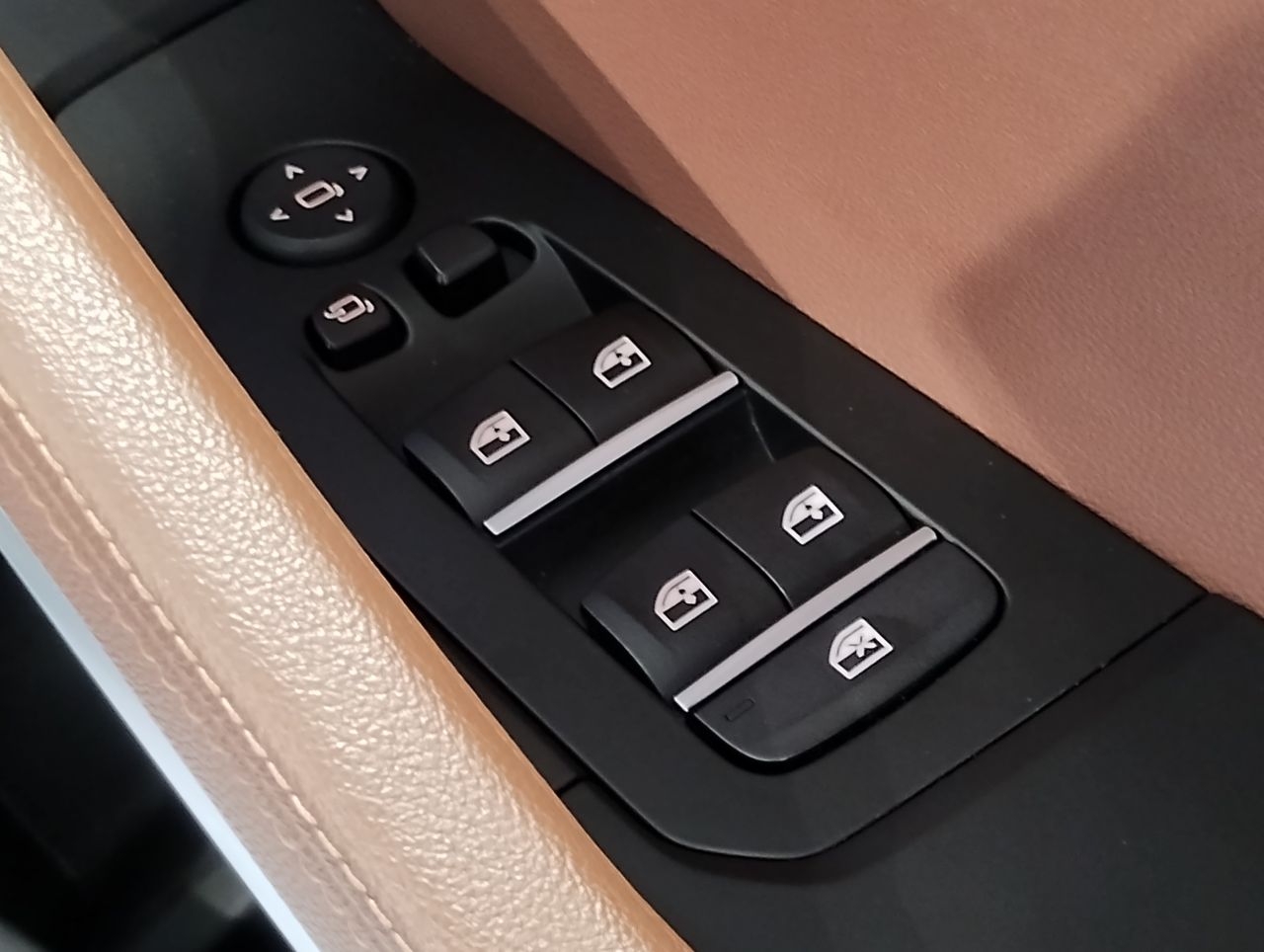 X* M50i RHD