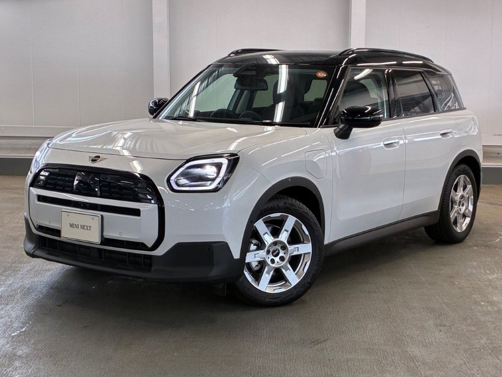 THE NEW ALL-ELECTRIC MINI COUNTRYMAN E