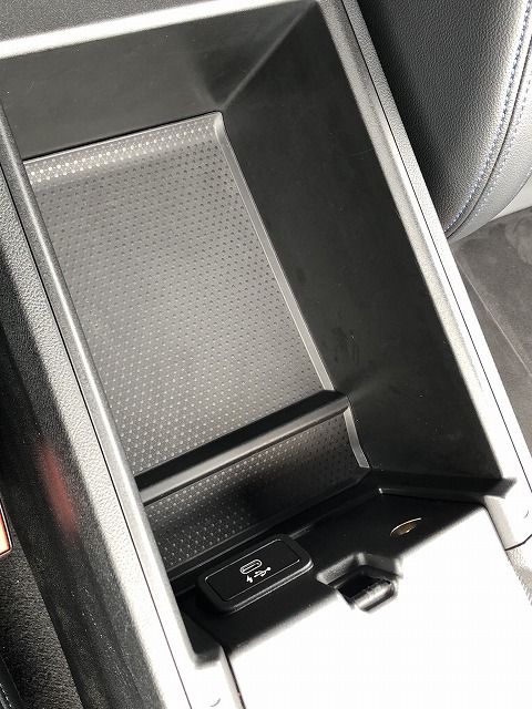 320i Sedan RHD