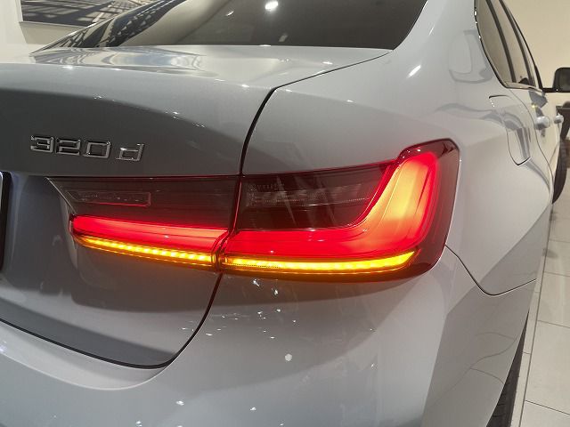 320d xDrive Berline RHD