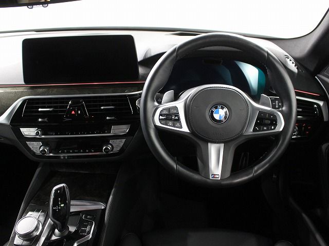 520d xDrive Touring RHD