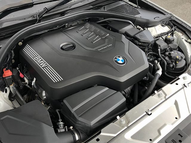 320i Sedan RHD