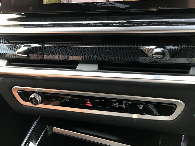 X7 xDrive40d RHD US