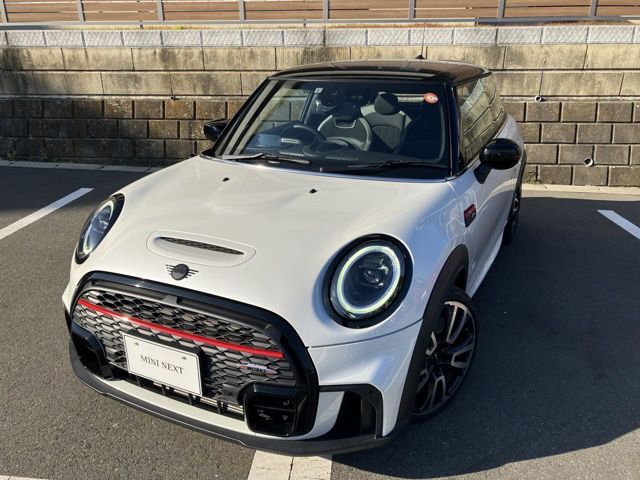 THE MINI JOHN COOPER WORKS.