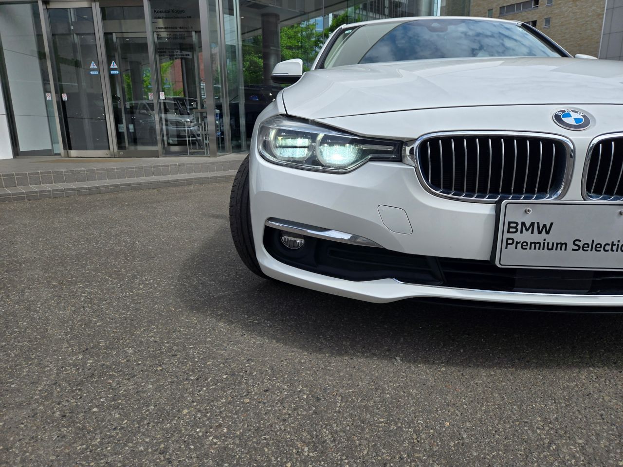 320I XDRIVE SEDAN RHD