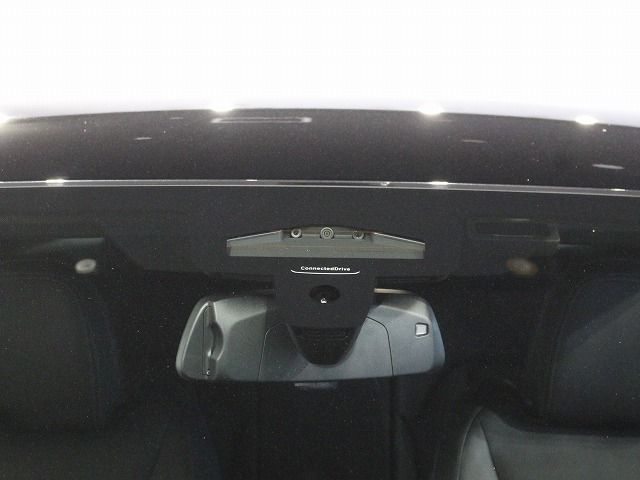 320i Sedan RHD