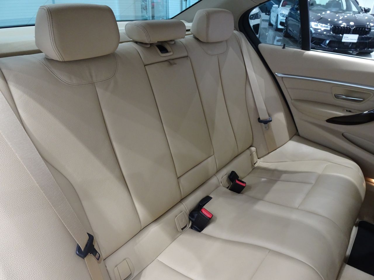 320D SEDAN RHD