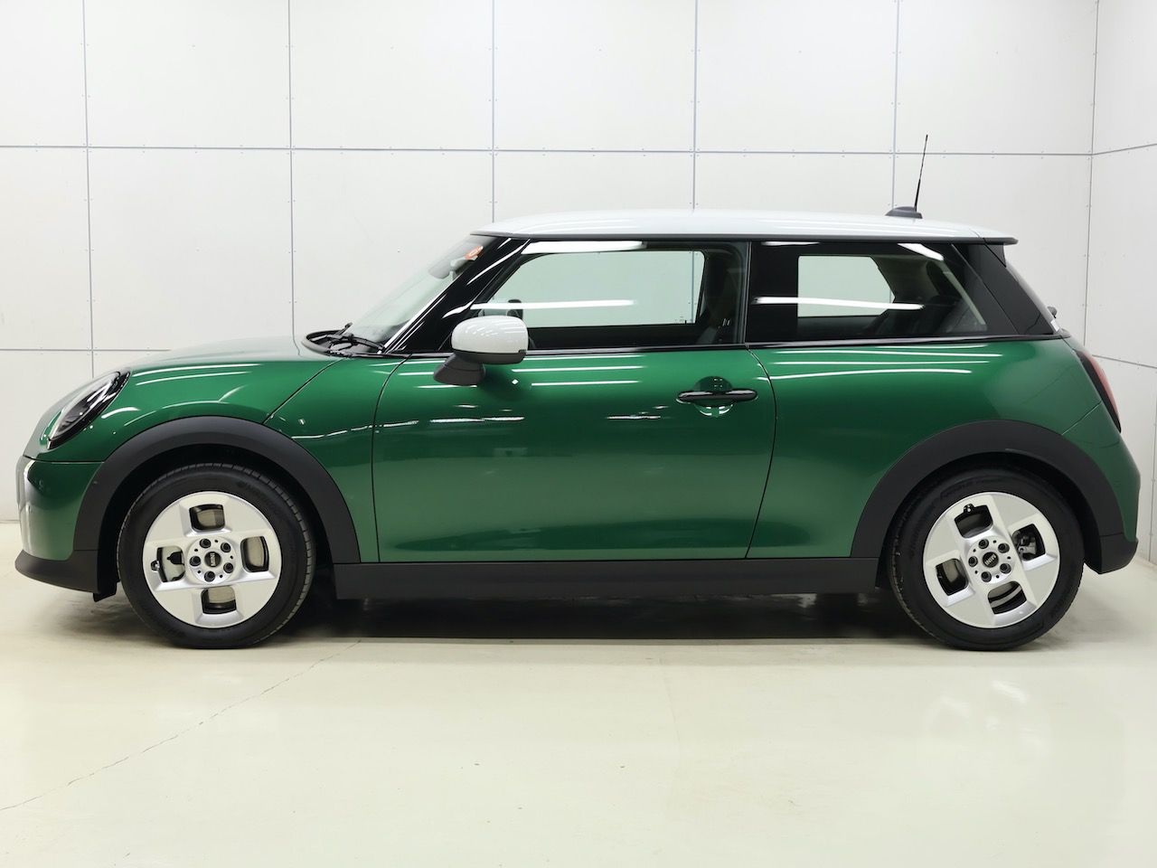 F66 MINI Cooper C 3Dr