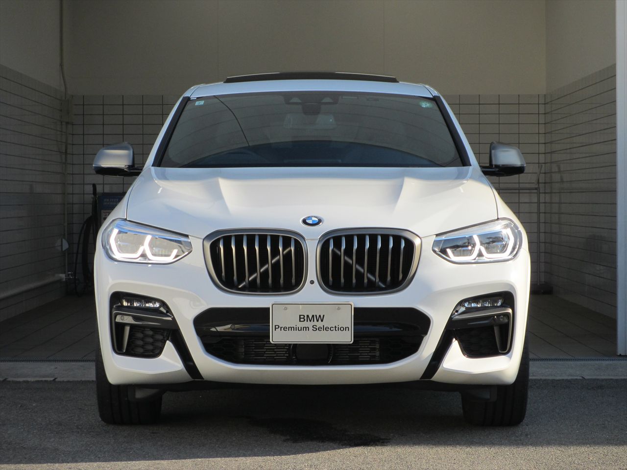 X4 M40i RHD