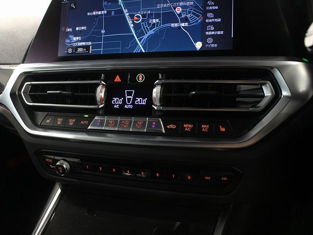 320i Sedan RHD