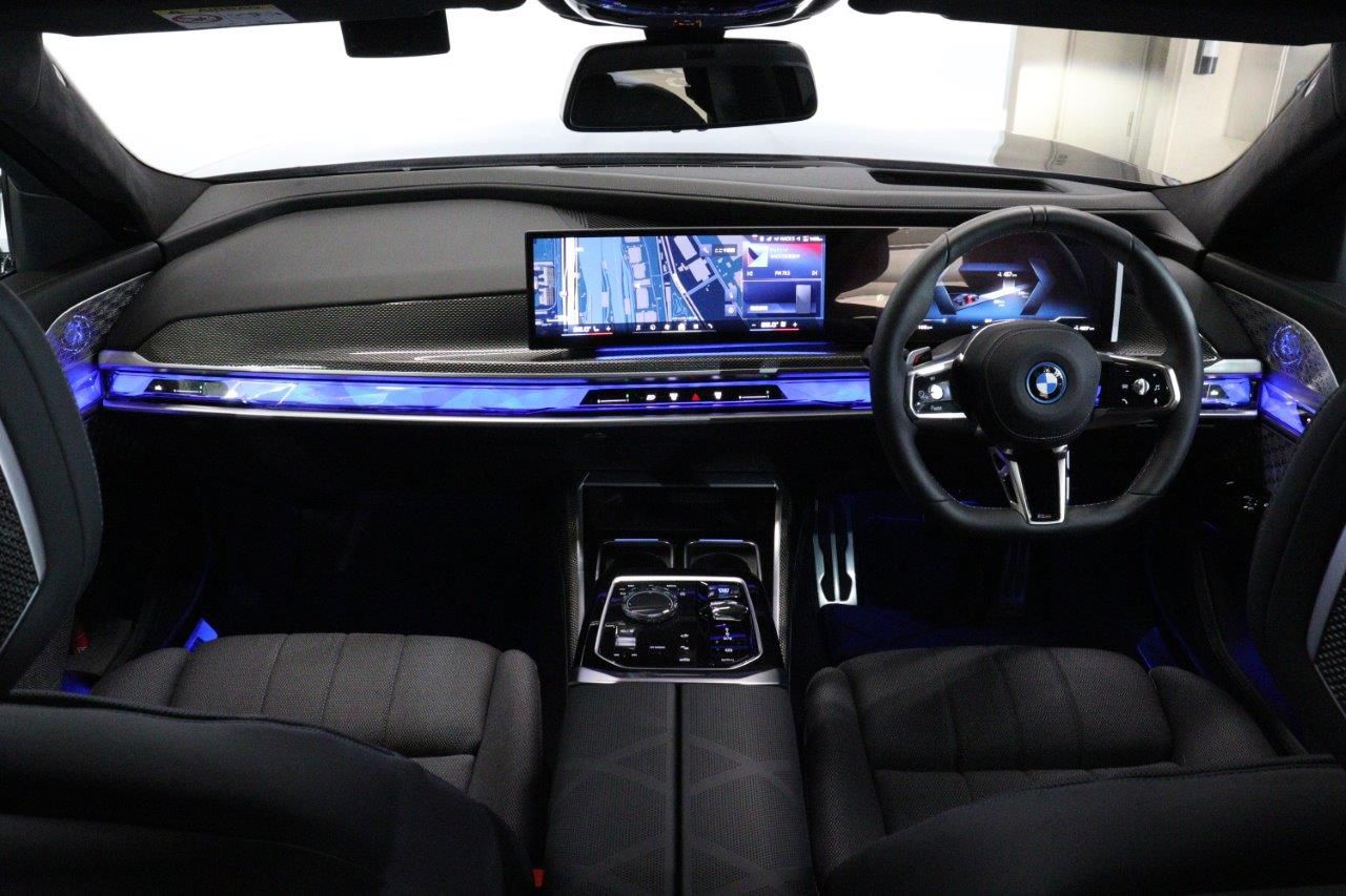 BMW i7 M70 xDrive Sedan RHD