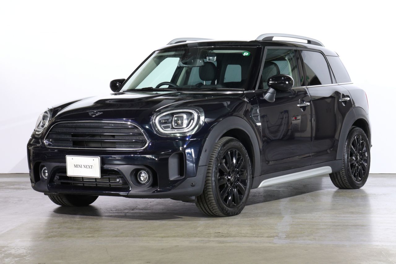 THE NEW MINI COOPER D CROSSOVER.