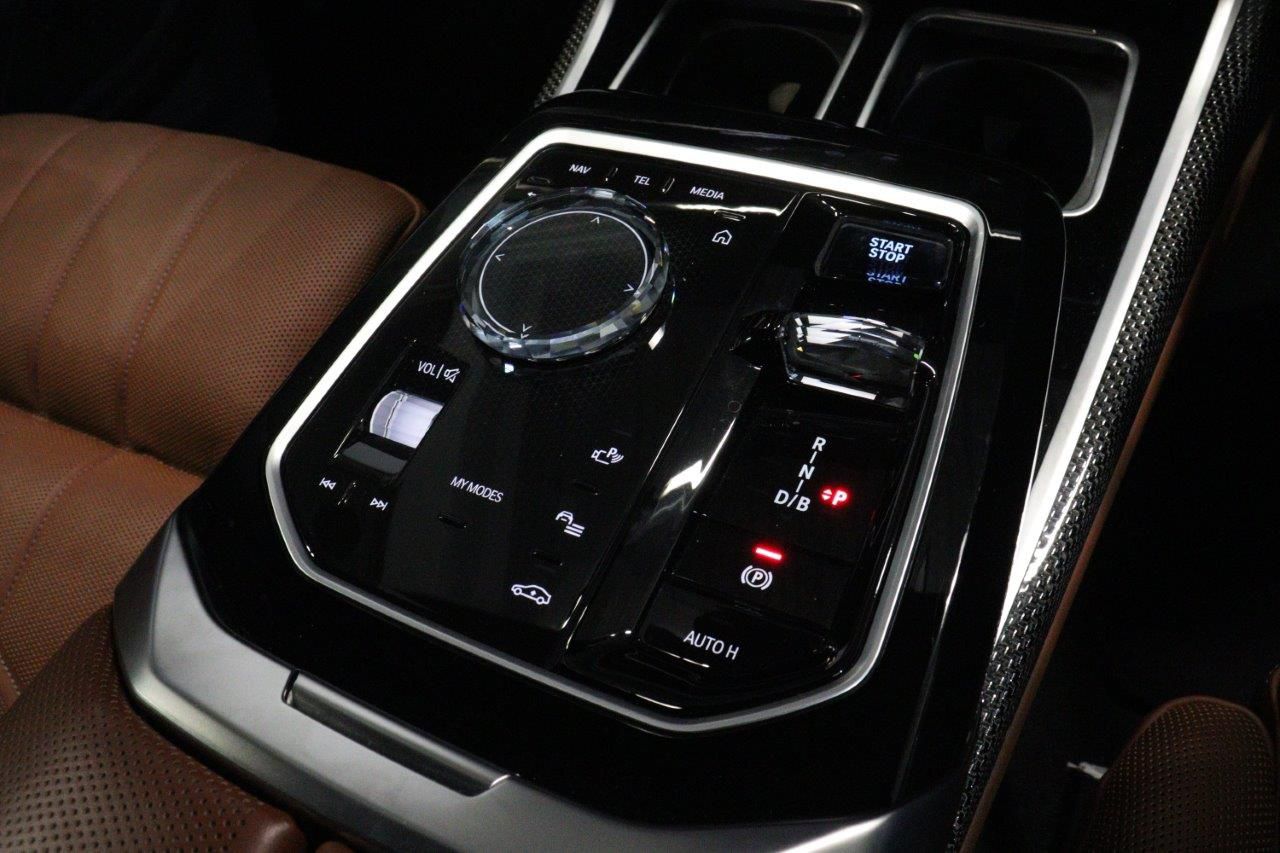 i7 xDrive60 Sedan RHD