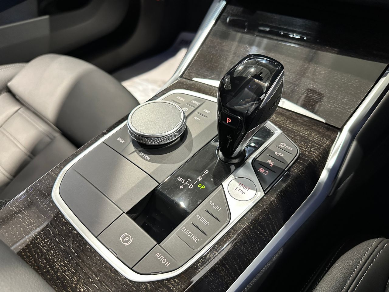 G20 330e Saloon RHD