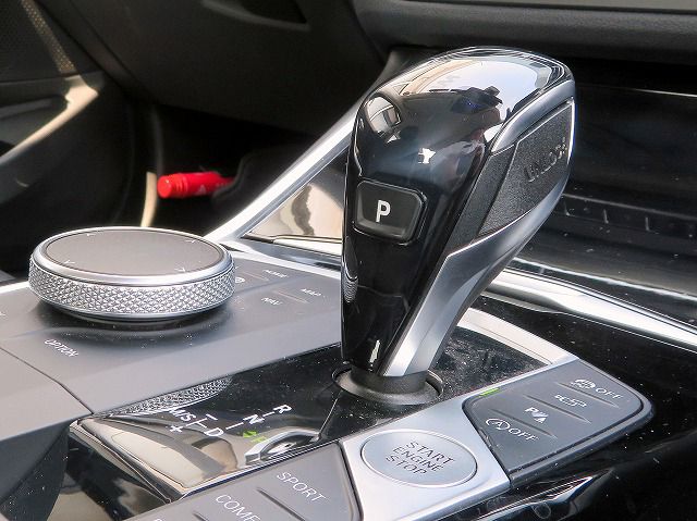 G20 320d xDrive RHD Saloon