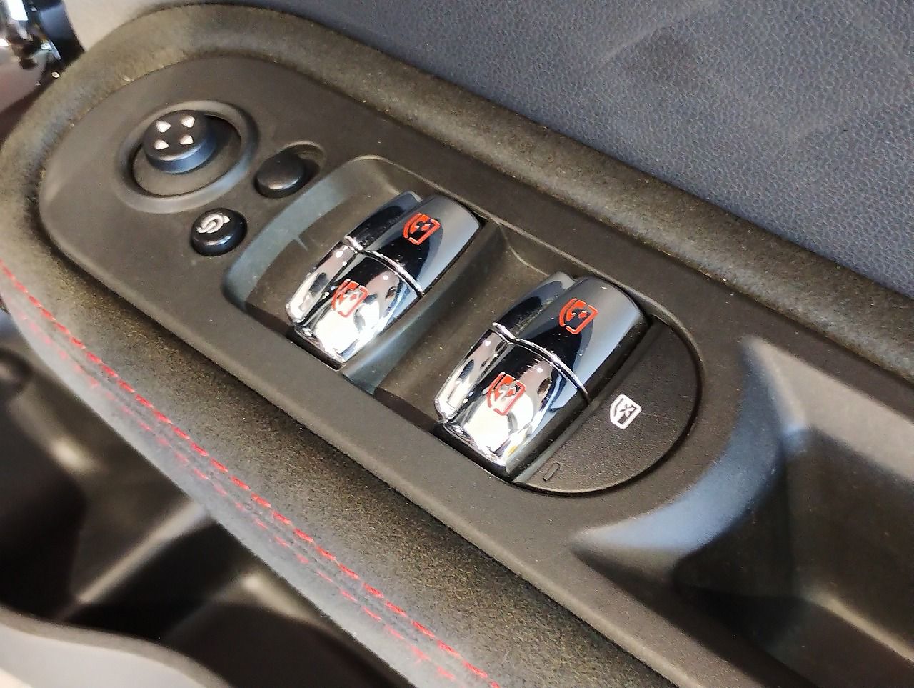 MINI CROSSOVER JCW