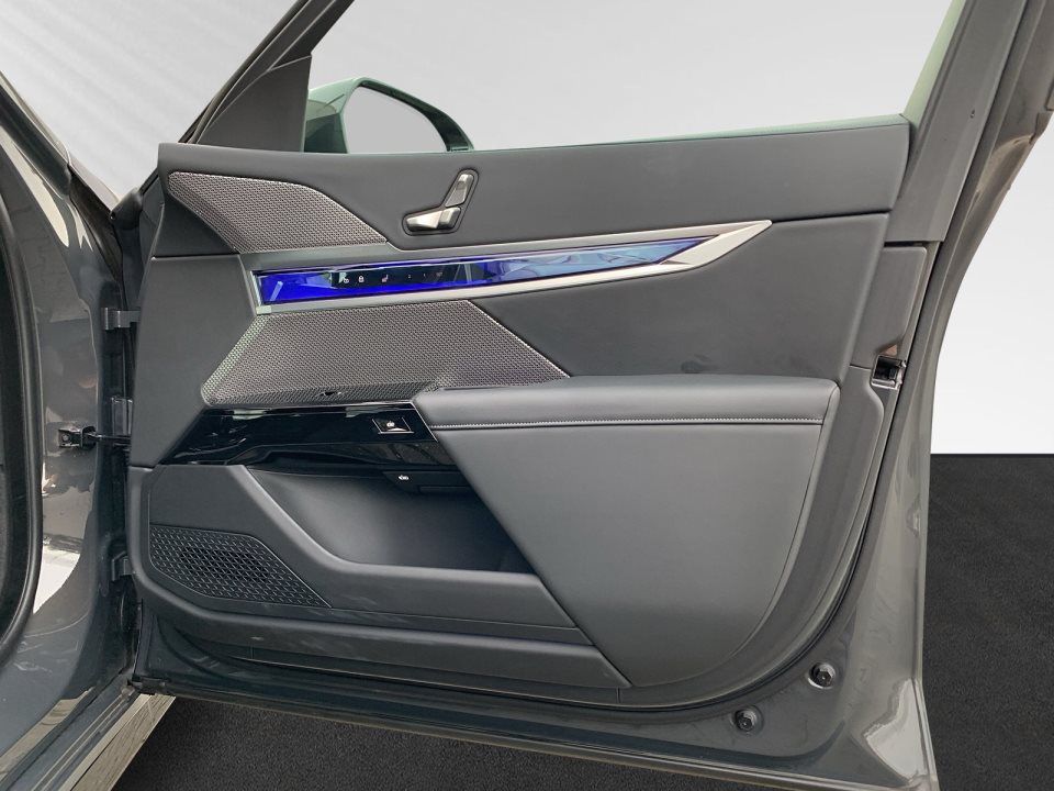 BMW 740