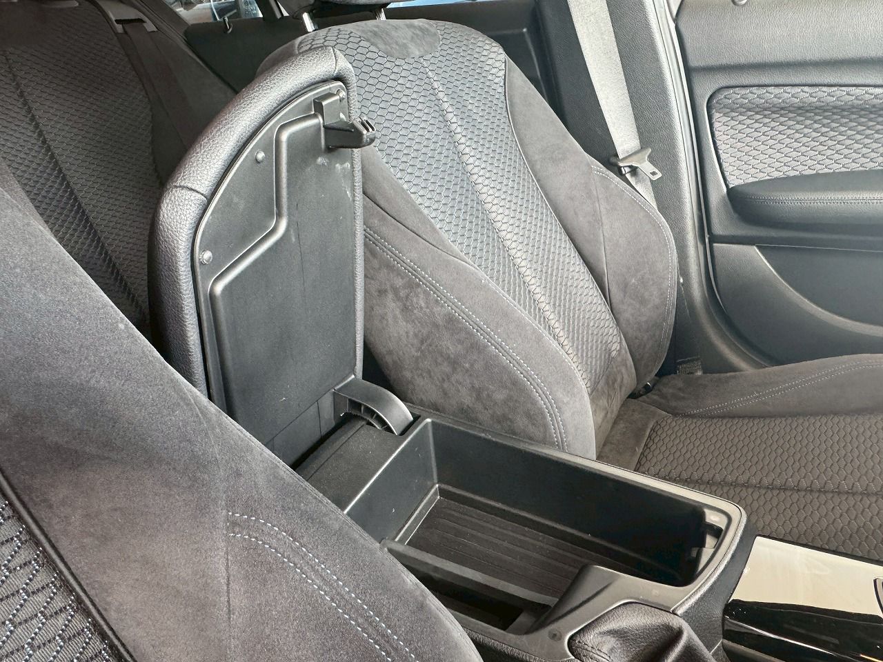 118D 5DOOR RHD