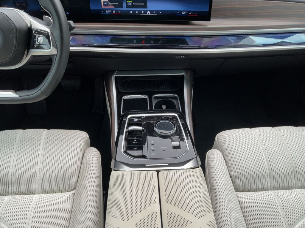 BMW 740