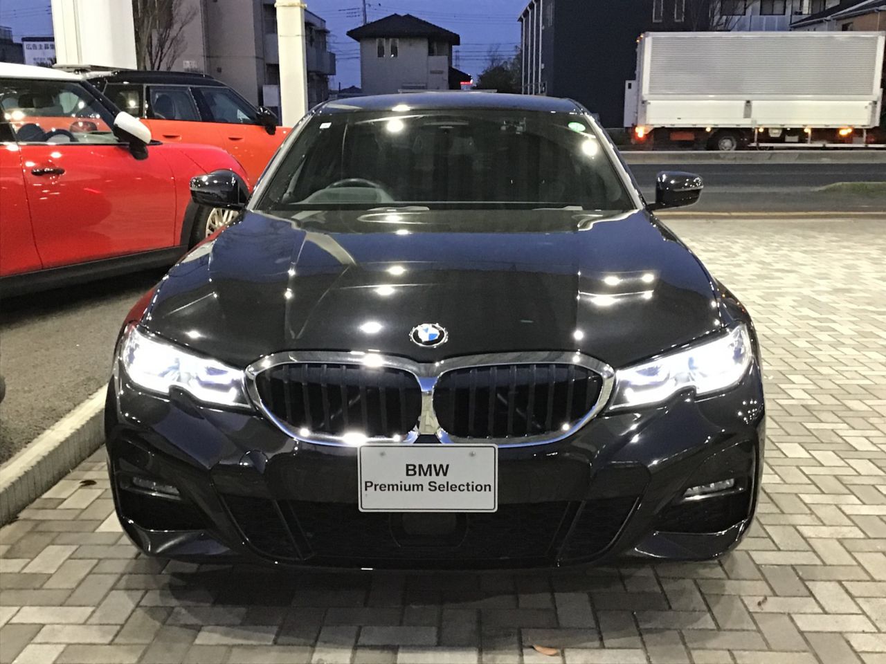 320i Sedan RHD