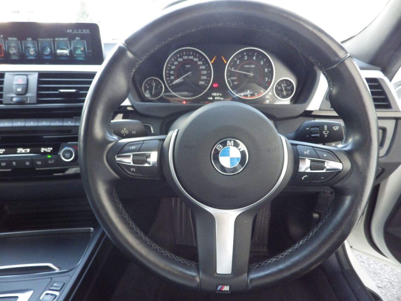 318I SEDAN RHD