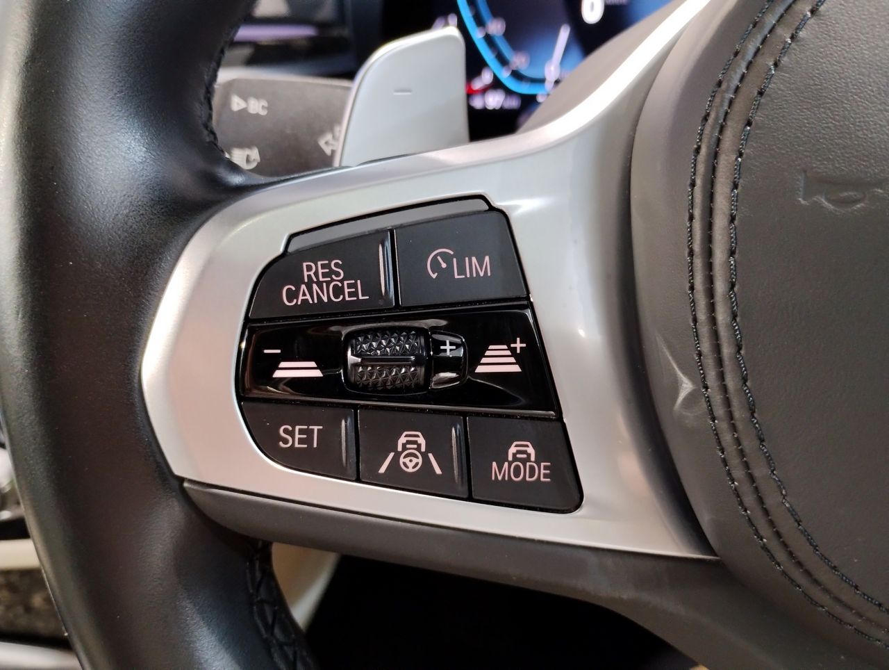 520d xDrive Sedan RHD