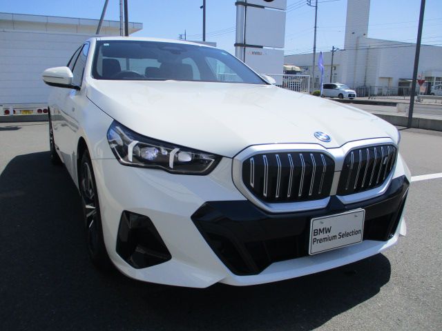 BMW i5 eDrive40 Sedan RHD