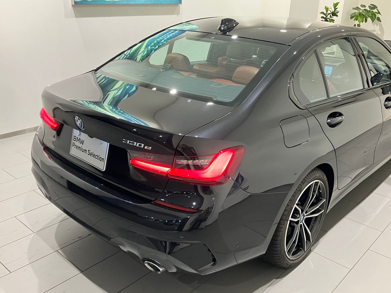 G20 330e Saloon RHD