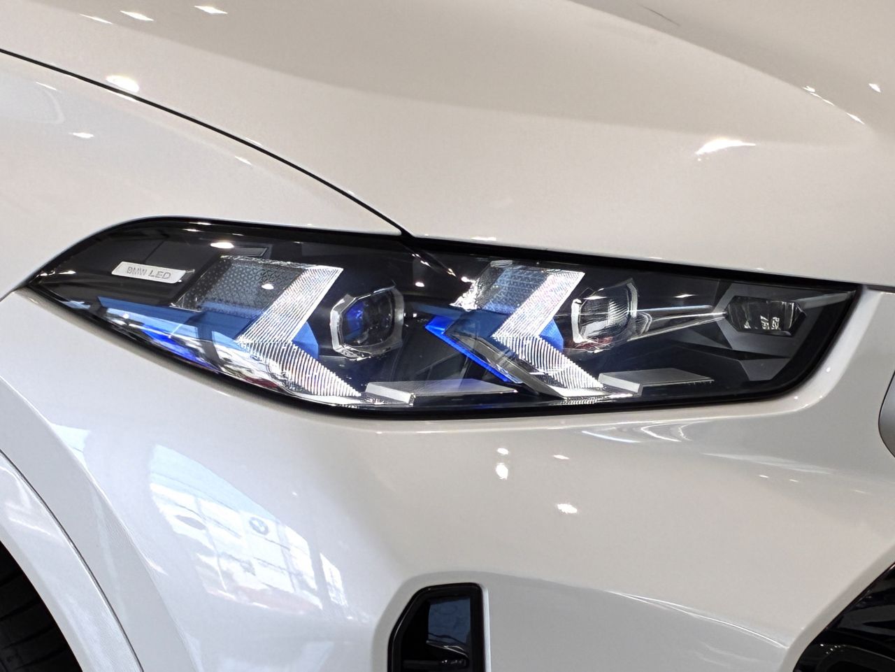 X6 M60i xDrive RHD