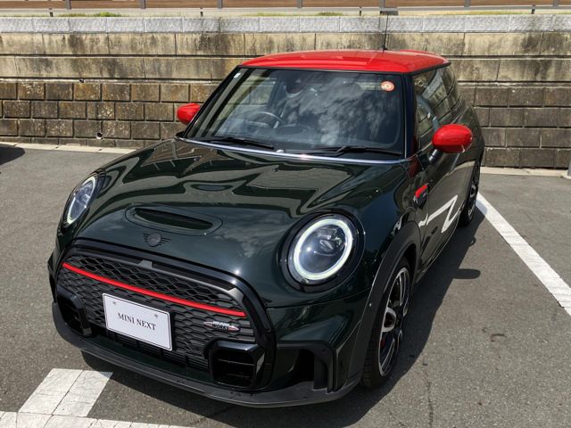THE MINI JOHN COOPER WORKS.
