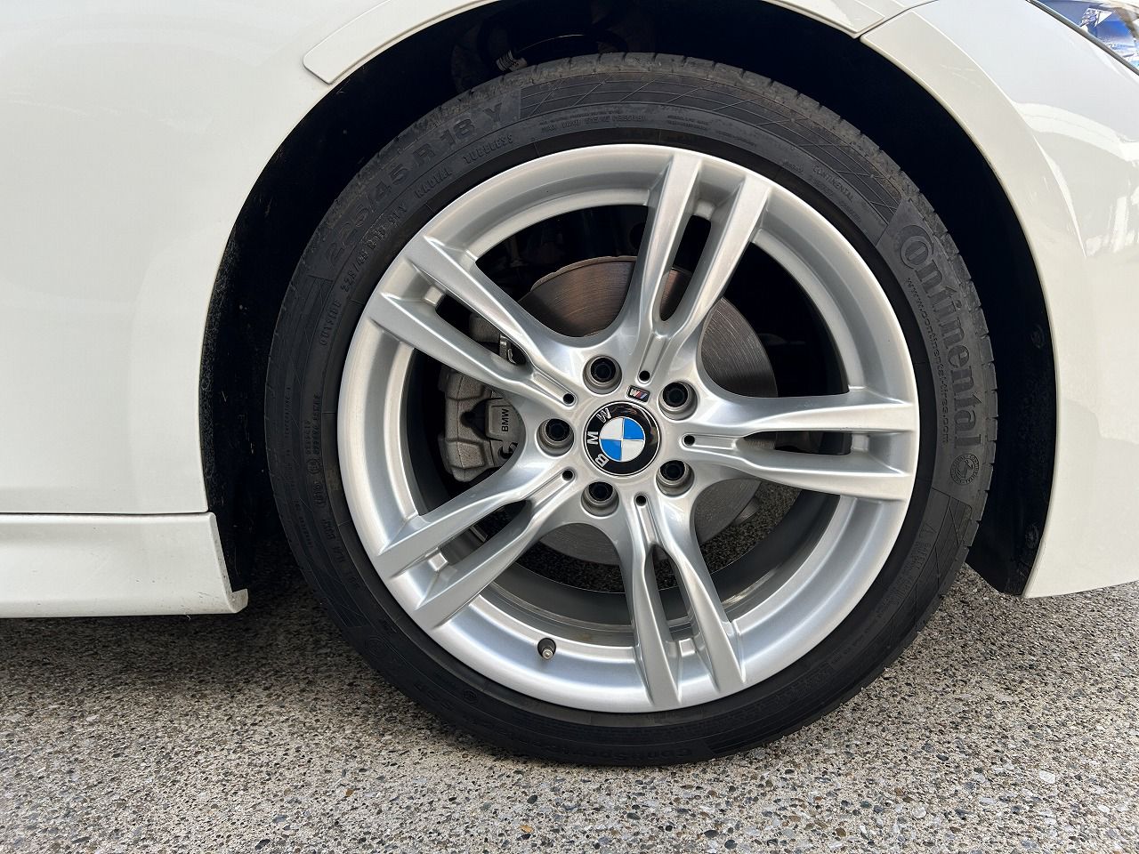 320I SEDAN RHD