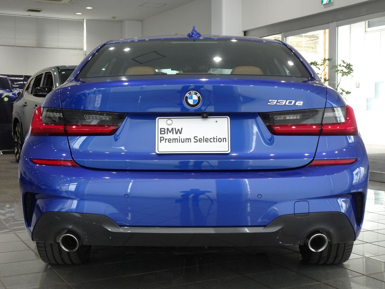 G20 330e Saloon RHD