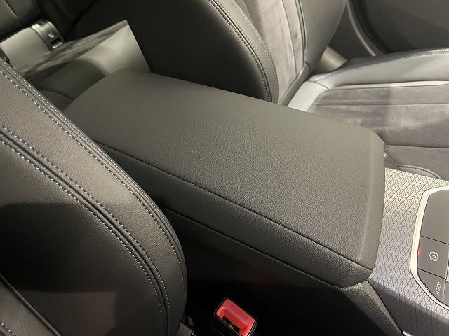 320d xDrive Berline RHD