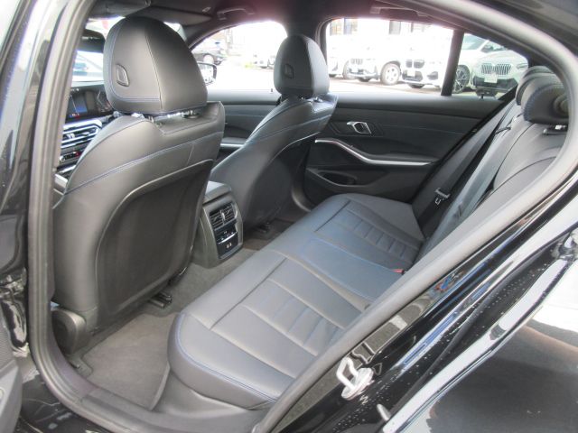320d xDrive Berline RHD