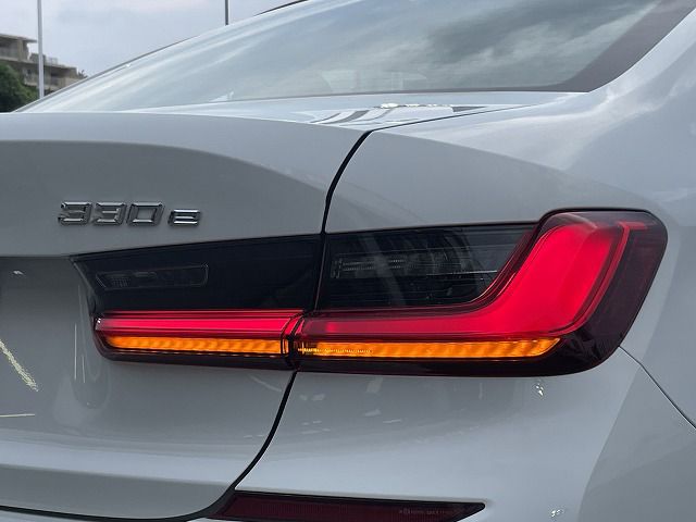 G20 330e Saloon RHD