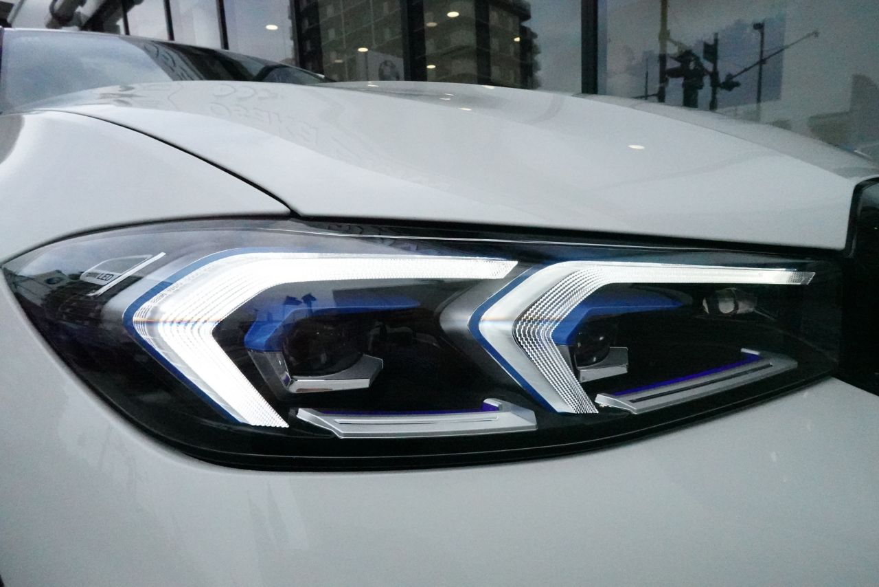 320d xDrive Berline RHD