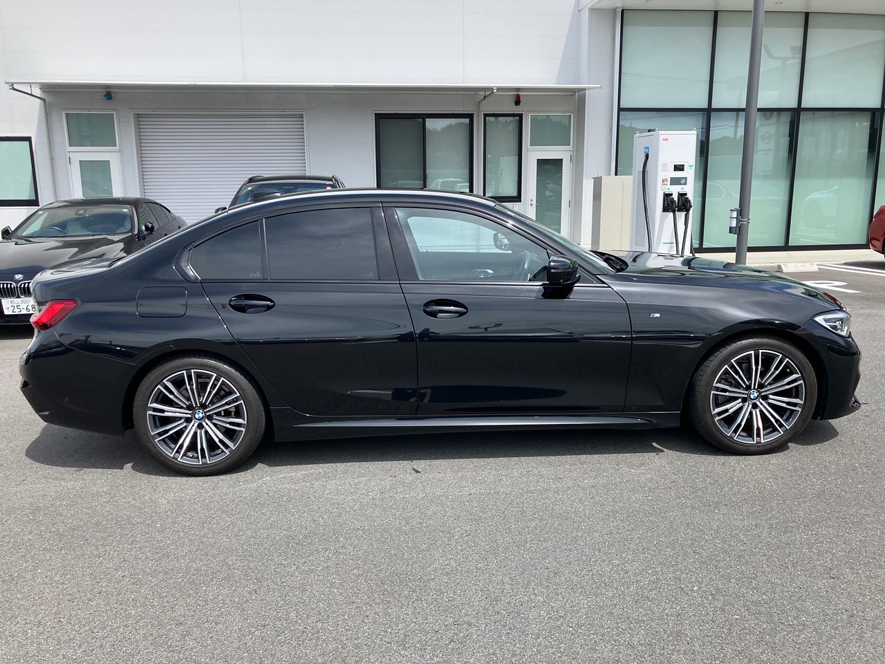 320i Sedan RHD